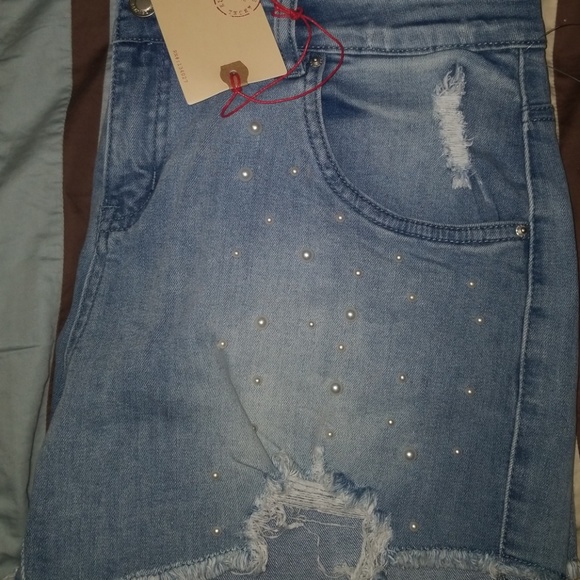 mid rise denim shorts - Picture 3 of 4